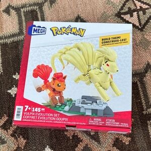 Mega Pokémon Vulpix Evolution Building Set - Red and Yellow